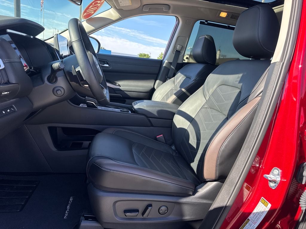 2025 Nissan Pathfinder Platinum