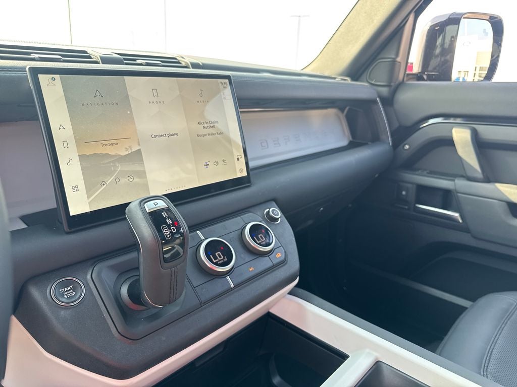 2025 Land Rover Defender 110 S